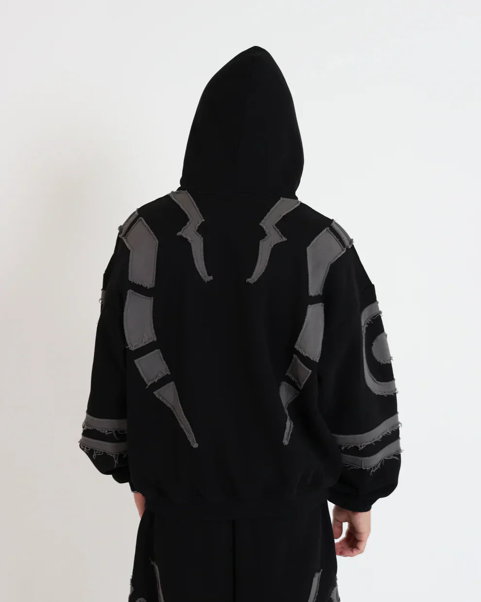 Men styling Uibok Ryomen Sukuna black oversized hoodie with dark streetwear aesthetic